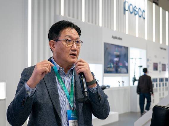 홍영준 포스코퓨처엠 기술연구소장이 5일 서울 코엑스에서 진행된 '인터배터리 2025'서 질의응답을 진행하고 있다. [사진=포스코퓨처엠]