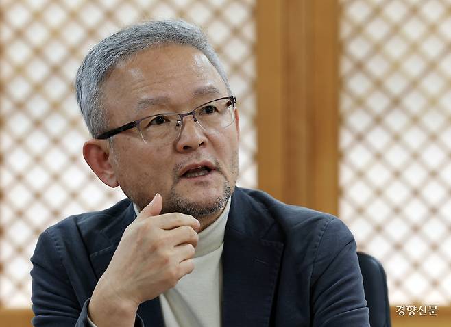 박태웅 민주연구원 집단지성센터장이 지난 4일 서울 여의도 민주당사에서 경향신문과 인터뷰를 하고 있다. 서성일 선임기자