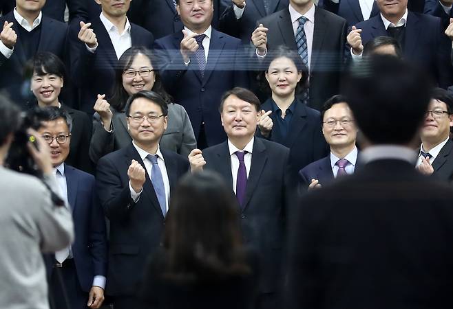 President Yoon Seok Yeol, third from left front row, during a visit he made as Prosecutor General to a new prosecutors' training center in Jincheon, North Chungcheong, in Nov.3, 2020. [YONHAP]