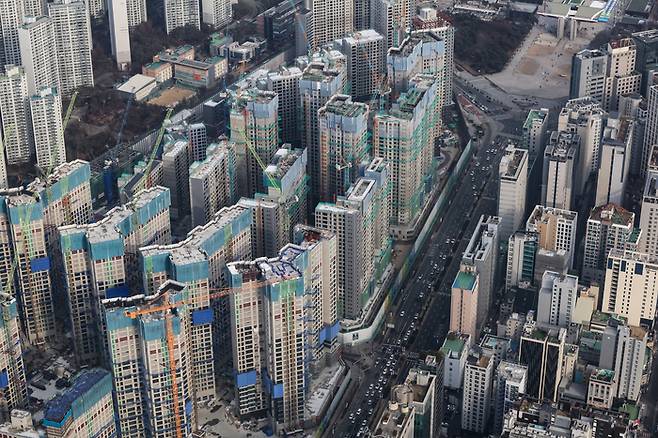 서울 시내 아파트 신축 현장 모습. [사진 출처 = 연합뉴스]