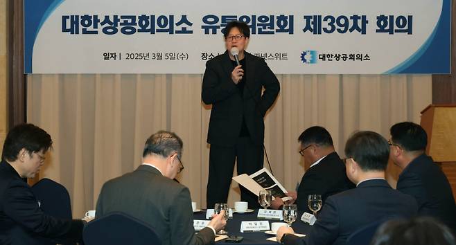 김병규 연세대 경영학과 교수가 '소비 활성화를 위한 유통업계 성공전략'을 주제로 강연을 하고 있다./사진=대한상공회의소