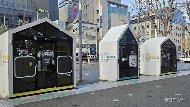 서울 강남구 대치동 학원가 인근 강남구청이 설치한 집 모양의 부스 ‘스트레스 프리존’이 설치 돼 있다. 박지영 기자.