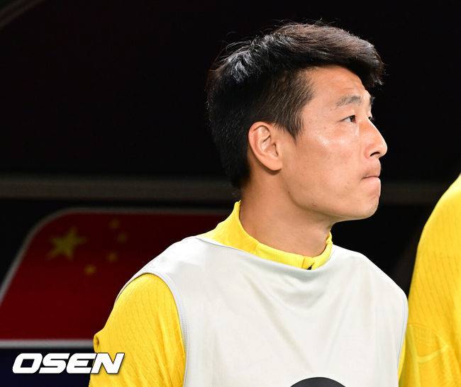 [OSEN=도하(카타르), 지형준 기자] 22일(현지시간) 카타르 알 라이얀 칼리파 인터내셔널 스타디움에서 2023 아시아축구연맹(AFC) 카타르 아시안컵 A조 최종전 카타르와 중국의 경기가 열렸다.&nbsp;중국 우레이가 벤치에서 시작하고 있다. 2024.01.22 / jpnews.osen.co.kr