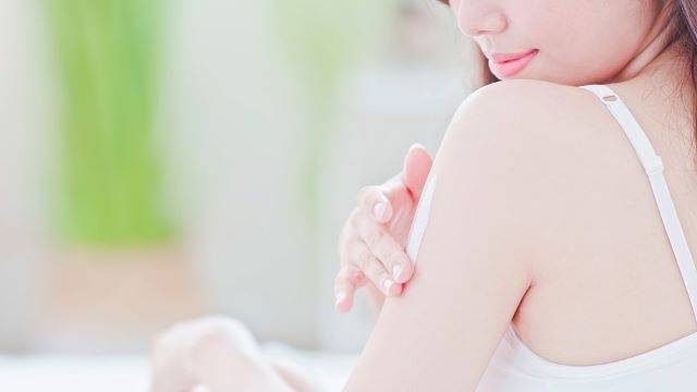 자외선은 각종 피부 질환을 유발하고 피부 노화를 촉진시킬 수 있다 | 출처: 클립아트코리아