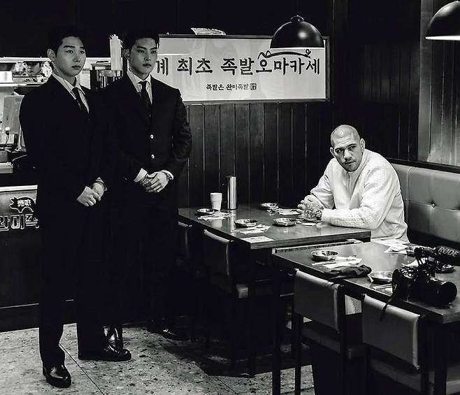 족발을 기다리는 페레이라. 사진출처 | UFC Uncensored