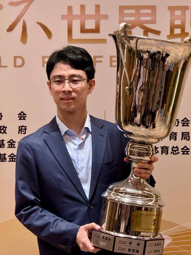 일본 프로 바둑 랭킹 1위인 이치리키 료(28) 9단이 지난해 9월 중국 상하이에서 열린 ‘제10회 응씨배 세계프로바둑선수권대회’(우승상금 40만 달러·약 5억5,000만 원) 결승전(5번기· 5판3선승제)에서 중국의 셰커(28) 9단에게 3전3승을 기록하며 우승했다. 일본은 19년 만에 세계 메이저 기전 타이틀을 획득했다. 한국기원 제공