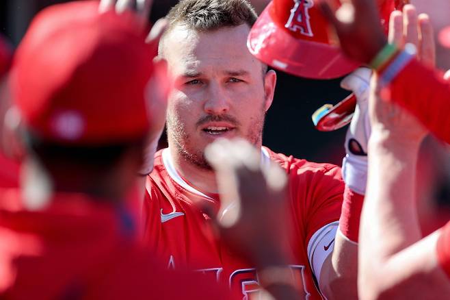 <yonhap photo-2714=""> 마이크 트라웃. AP=연합뉴스</yonhap>