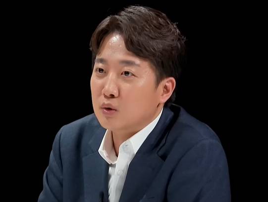 이준석 개혁신당 의원이 윤석열 대통령 부부의 목적이 "보수궤멸이었다"며 비꼬았다. [사진=JTBC '특집썰전']