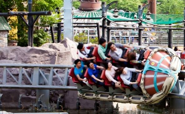 2006년 3월6일 서울 롯데월드에서 아트란티스를 타던 탑승객이 숨졌다. 사진은 운영 중인 롯데월드 아트란티스 모습. /사진=롯데월드 어드벤처 홈페이지 캡처