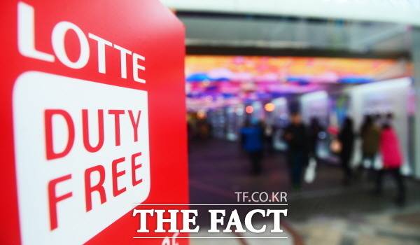 롯데면세점이 명동본점 1층 스마트스토어를 오는 14일 철수한다고 공지했다. /더팩트 DB