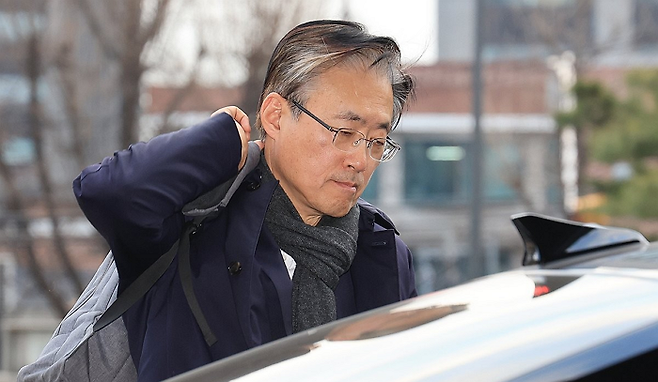 김형두 헌법재판관이 지난해 12월30일 오전 서울 종로구 헌법재판소로 출근하는 모습. ⓒ연합뉴스