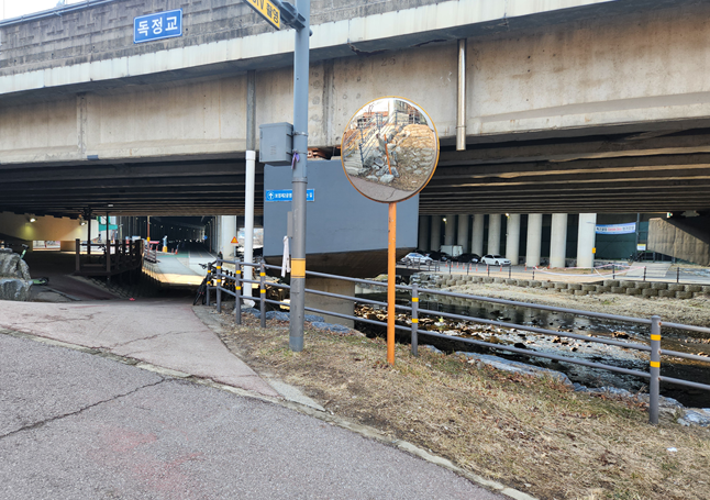 24b0d121e09c28a8699fe8b115ef046b696690312a