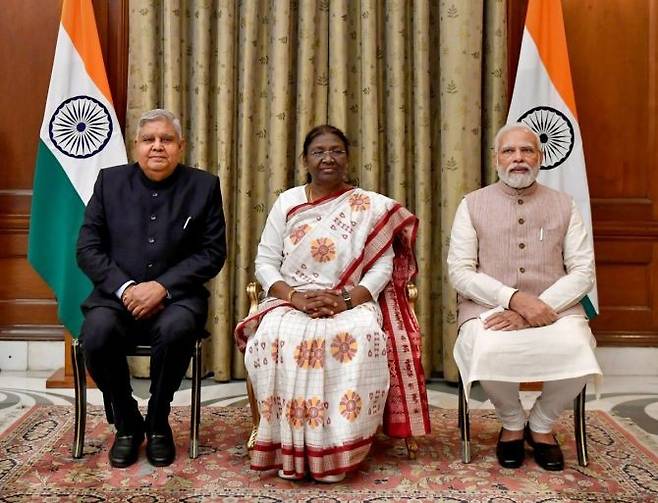 거의 유일하게 정부수반이 다있는 국가