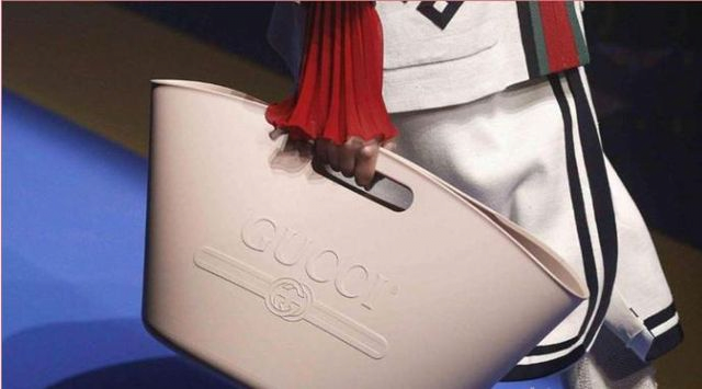 image.png 130만원짜리 목욕 가방