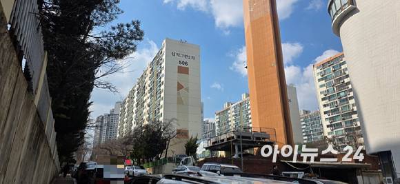 서울 강동구 명일동 삼익그린맨션2차 아파트 전경. 2025.03.06 [사진=이수현 기자]