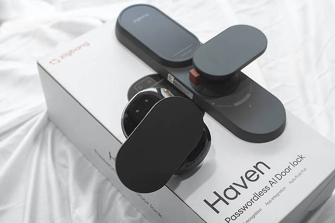 직방이 삼성SDS 홈 IoT 부문 인수 3년 만에 첫 도어록 ‘헤이븐’을 내놨다 / 출처=IT동아