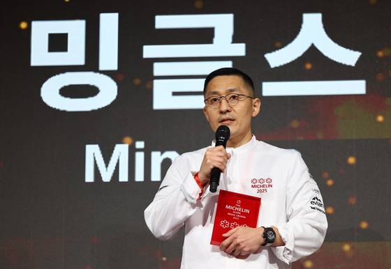 국내 유일의 미쉐린 3스타 ‘밍글스’의 강민구 셰프. 2022년 홍콩에 문을 연 한식구는 그가 해외에 낸 첫번째 식당이다. [뉴시스]