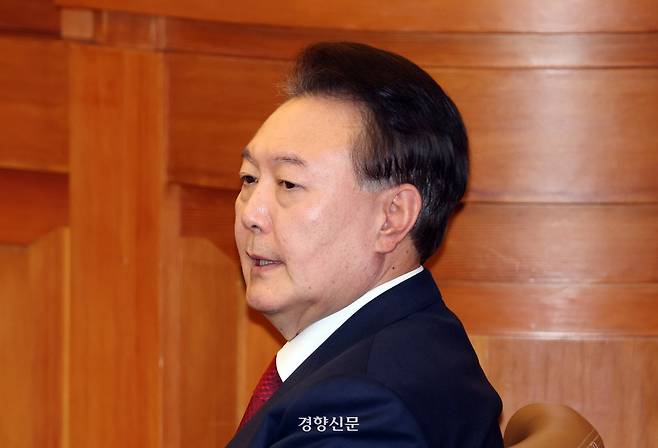 윤석열 대통령이 지난 20일 서울 종로구 헌법재판소에서 열린 자신의 탄핵심판 10차 변론에 출석해 있다. 사진공동취재단