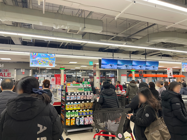 6일 오후 홈플러스 월드컵점 계산대 모습. 전새날 기자