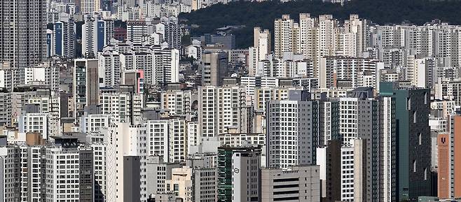 서울 남산에서 바라본 아파트 모습. [이상섭 기자]