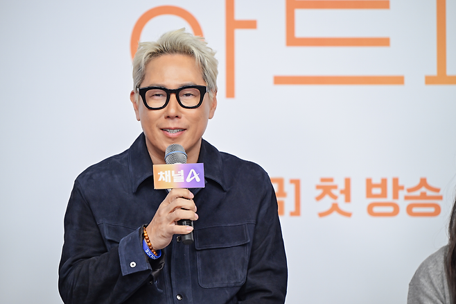 7일 오전 온라인 사전녹화 방식으로 공개된 채널A 예능 ‘하트페어링’ 제작발표회에서 가수 윤종신이 발언하고 있다. 사진 채널A