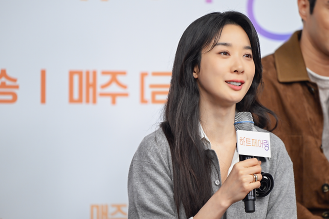 7일 오전 온라인 사전녹화 방식으로 공개된 채널A 예능 ‘하트페어링’ 제작발표회에서 배우 이청아가 발언하고 있다. 사진 채널A
