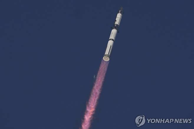 6일 시험비행을 위해 지구궤도로 발사된 스타십 [AP=연합뉴스. 재판매 및 DB 금지]
