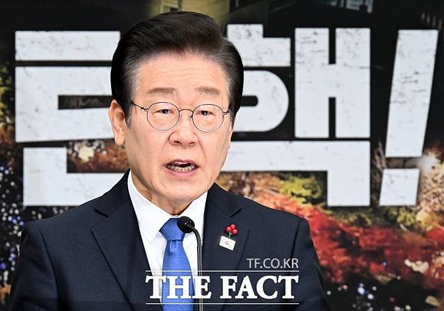 윤석열 대통령 탄핵에 따른 조기 대선 가능성이 있는 가운데 이재명(사진) 민주당 대표를 포함한 여야 대권 잠룡들의 지지자들이 온라인 채팅방에서 활발하게 활동하는 모습이다. /배정한 기자