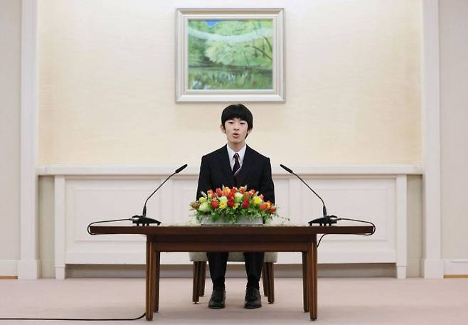 3일 히사히토 왕자가 도쿄에서 열린 성년 기자회견에서 발언하고 있다. 연합뉴스.