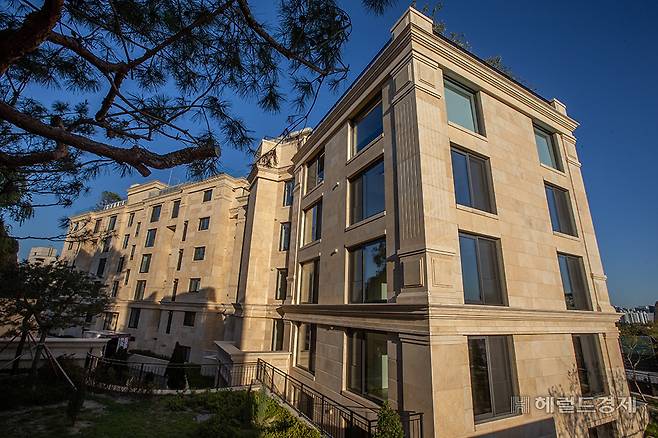 서울 용산구 한남동 ‘장학파르크한남’ 모습. 지난 2023년 180억원의 초고가 매수 사례의 주인공은 말레이시아인인 것으로 나타났다. [장학파르크한남 공식홈페이지 갈무리]