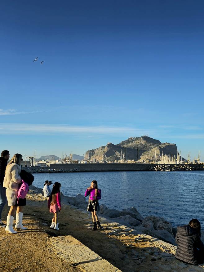 팔레르모 살루테 공원과 펠레그리노 산.