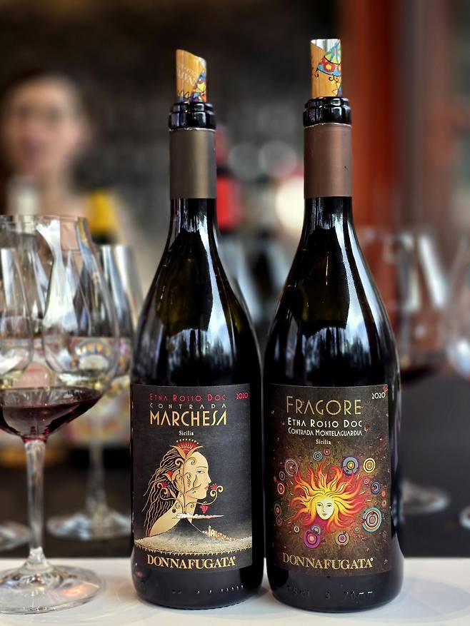 돈나푸가타 콘트라다 와인 에트나 로쏘 마르케사(왼쪽), 프라고레.&nbsp; 최현태 기자
