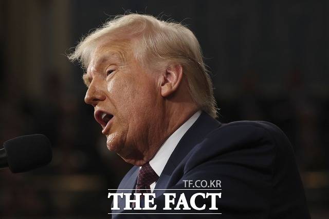 도널드 트럼프 미국 대통령의 전방위 관세 압박이 펼쳐진 가운데 관세 대상국들은 정상 외교를 통해 대응에 나서고 있다. 반면 한국은 계엄·탄핵 정국에 따른 정상 공백으로 트럼프 대통령과 통화조차 나누지 못하고 있다. / AP.뉴시스