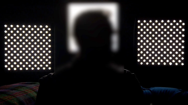 크리스(가명)라는 영국인 남성은 약물 성관계에 중독된 후 출근하지 못하는 날이 많아졌다고 밝혔다