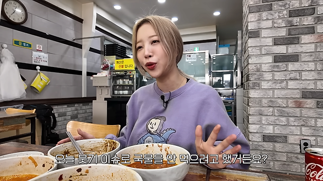 37년 전통 라면가게에서 라면 10그릇 먹었더니 사람들이..🤣 특이한 우유라면과 짜파게티 짬뽕라면 먹방 7-57 screenshot.png 먹방 유튜버의 보법이 다른 얼굴 붓기 빼는 법