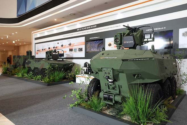 Hanwha Aerospace's uncrewed ground vehicles Arion-SMET (left) and GRUNT (Hanwha Aerospace)