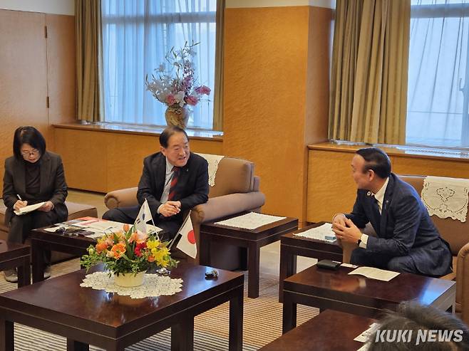 이병선 속초시장은 7일 일본 후지이 히로히사 도야마현 도야마시장과 간담회를 가졌다.&nbsp;