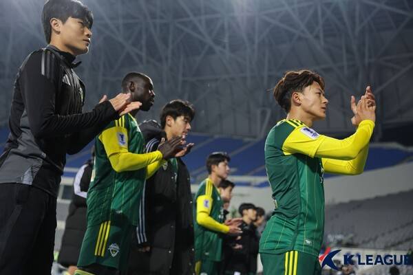 ▲ 전북 현대는 주중 시드니FC와의 아시아 축구연맹 챔피언스리그2(ACL2) 8강 1차전에서도 0-2로 패했다. 힘싸움, 정신력, 결정력 모두 밀렸다. ⓒ한국프로축구연맹