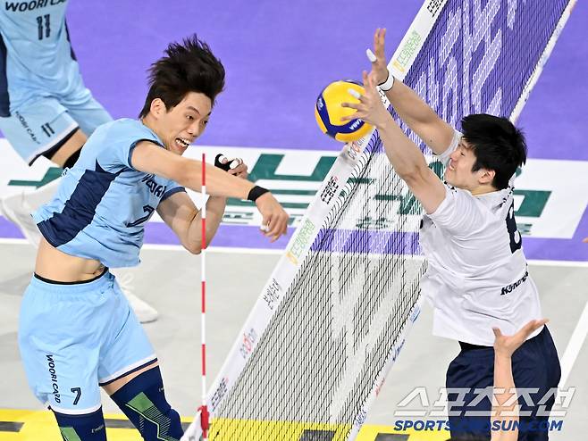 우리카드 이상현이 9일 대한항공전서 스파이크를 날리고 있다. 사진제공=KOVO