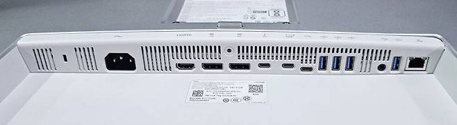 델 U2725QE의 후면 연결 인터페이스 / 출처=IT동아