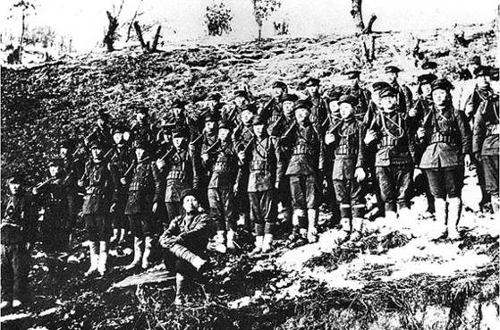 1920년 청산리대첩 승전 사진. 청산리에 집결한 독립군부대들과 김좌진 장군의 대한군정서군은 일본군과 10여 차례 전투에서 대승을 거뒀다. [사진 위키백과]