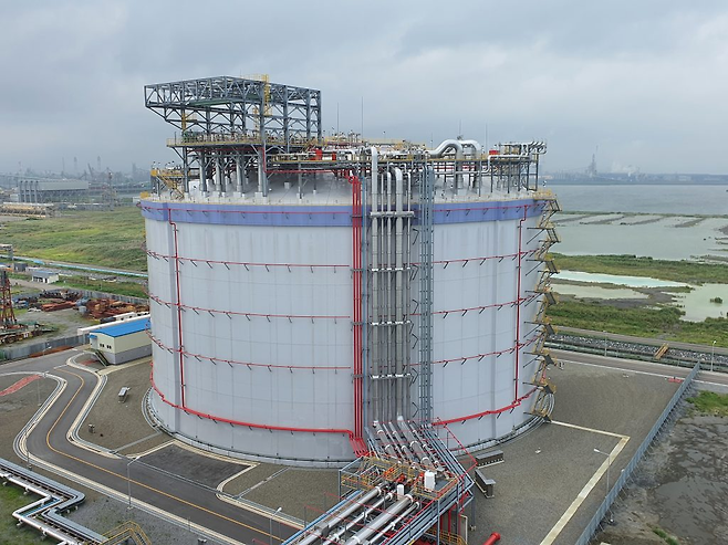 포스코가 독자개발한 고망간강이 적용된 광양LNG 터미널5호기 탱크 [포스코 제공]