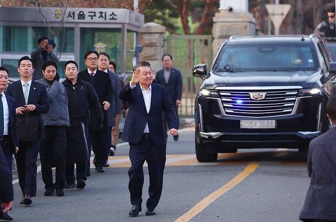 8일 서울구치소에서 석방된 윤석열 대통령 (출처:연합)