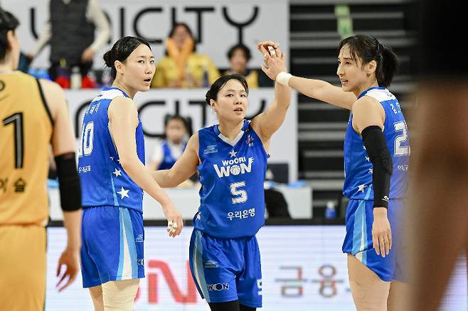 우리은행 박혜미 심성영 김단비. WKBL