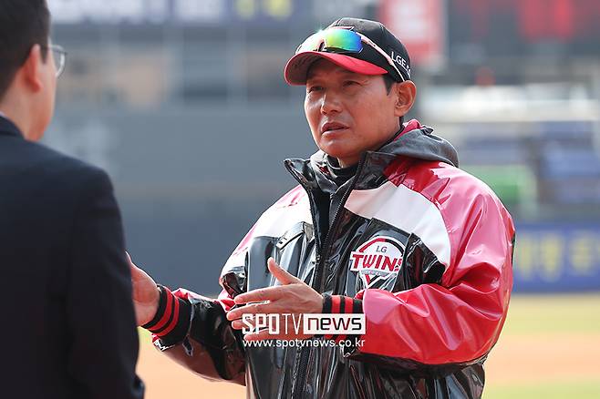 ▲ LG 트윈스 염경엽 감독은 스프링캠프 기간 개막 첫 달 로테이션을 돌 선발투수 5명의 등판 순서를 전부 정해뒀다. 5선발도 점찍은 그대로 간다. 이 순서는 시범경기 기간에도 지켜진다. ⓒ곽혜미 기자