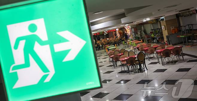 25일 서울 시내 한 식당가가 한산한 모습을 보이고 있다. (자료사진) /뉴스1 ⓒ News1 김도우 기자