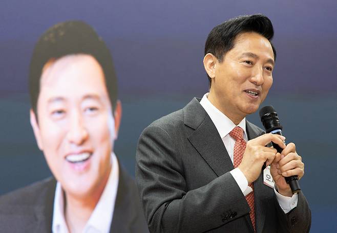 오세훈 서울시장이 11일 오전 서울 여의도 국회 의원회관에서 열린 국회무궁화포럼 제6회 토론회에서 '한국의 안보전략'을 주제로 기조연설을 하고 있다./뉴스1