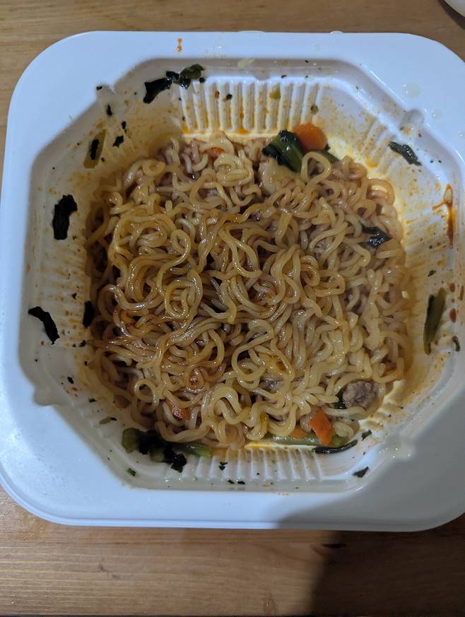 PXL_20250310_172220752.jpg 해외판 신라면 볶음 컵라면 후기