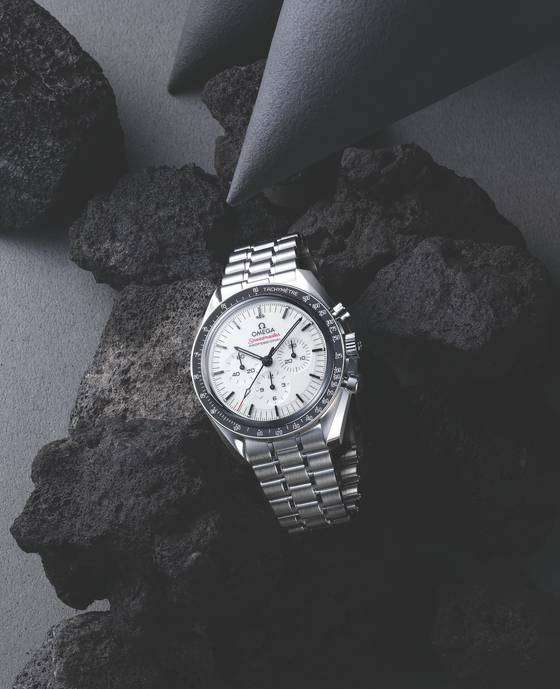 케이스 지름은 42mm이며 실용적인 스틸 소재라 만들었다. 사진 김흥수(무브먼트 스투디오)