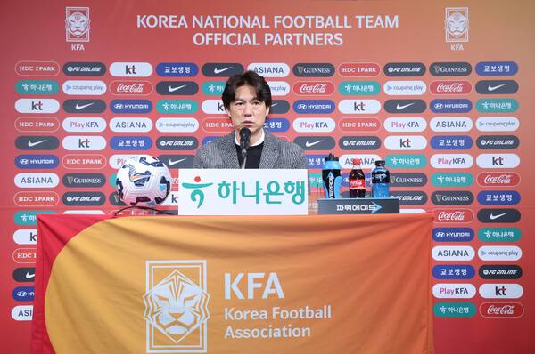 ▲ 홍명보 축구대표팀 감독이 10일 서울 신문로 축구회관에서 2026 북중미 월드컵 아시아 3차 예선 7-8차전 오만, 요르단전 명단 발표 기자회견에 나섰다. ⓒ연합뉴스